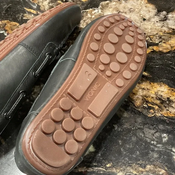 Vionic Virginia Women's Classic Black Leather Loafers - Picture 5 of 8